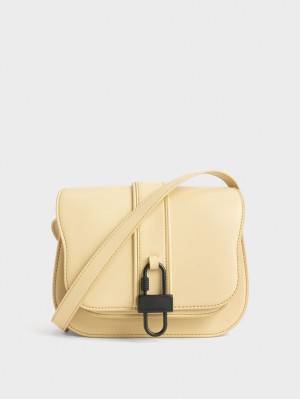Geanta Crossbody Charles & Keith Balta Padlock Bej | 152PBNLVE