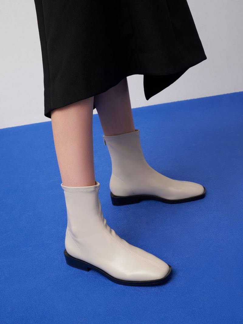 Botine Charles & Keith Square Bombeu Zip-Up Albi | 190EDTAUW