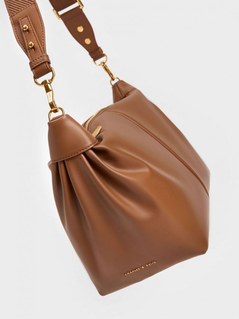 Geantă Hobo Charles & Keith Grosolan Chain Link Ciocolata | 401VGBFMH