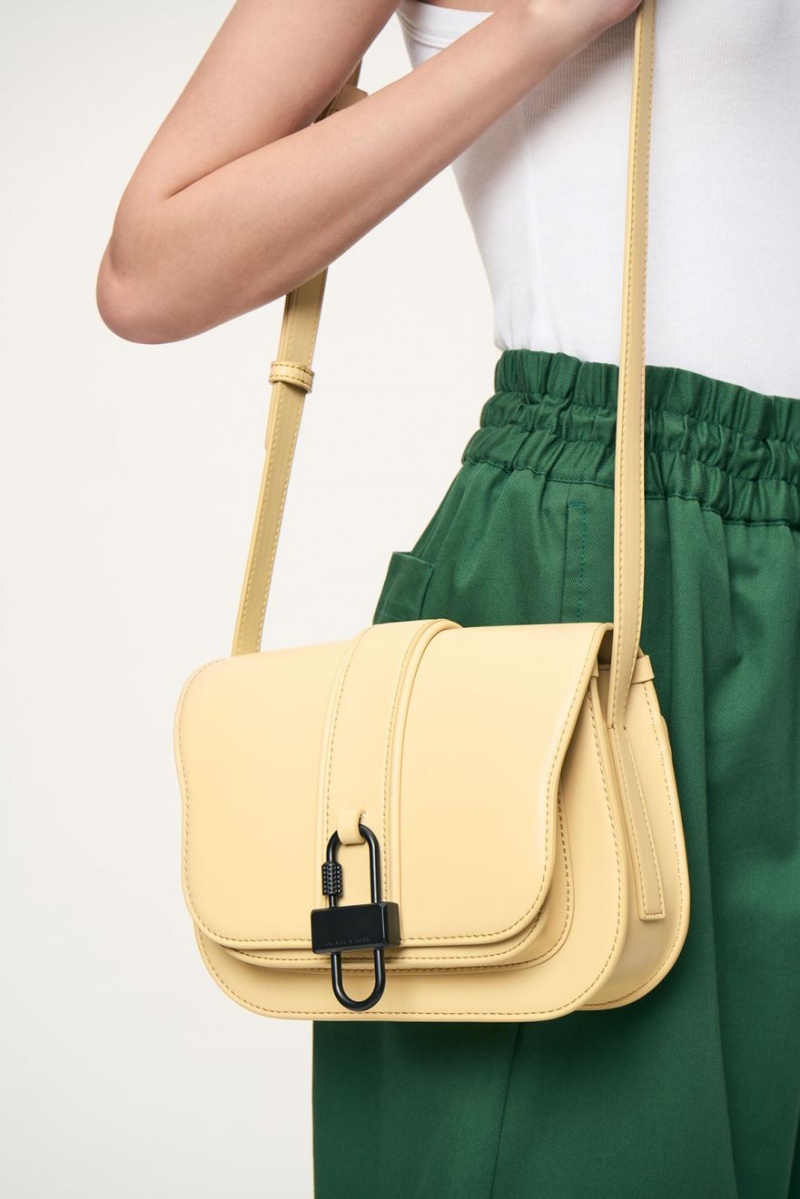 Geanta Crossbody Charles & Keith Balta Padlock Bej | 152PBNLVE