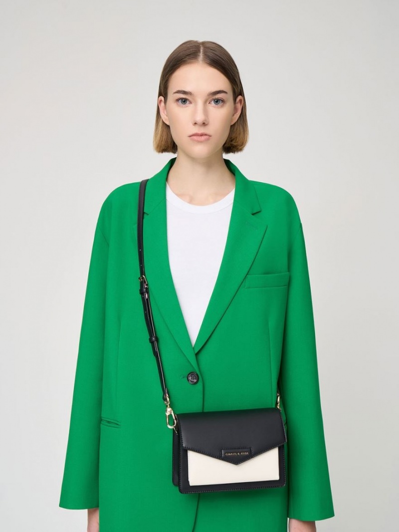 Geanta Crossbody Charles & Keith Envelope Negrii Albi | 024CTLFZD