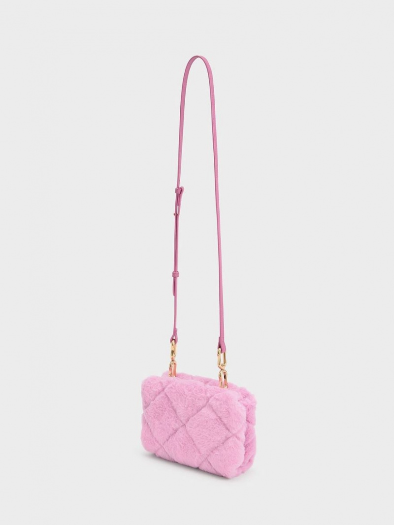 Geanta Crossbody Charles & Keith Gemma Grosolan Chain Handle Furry Matlasat Boxy Roz | 398AIKCPT