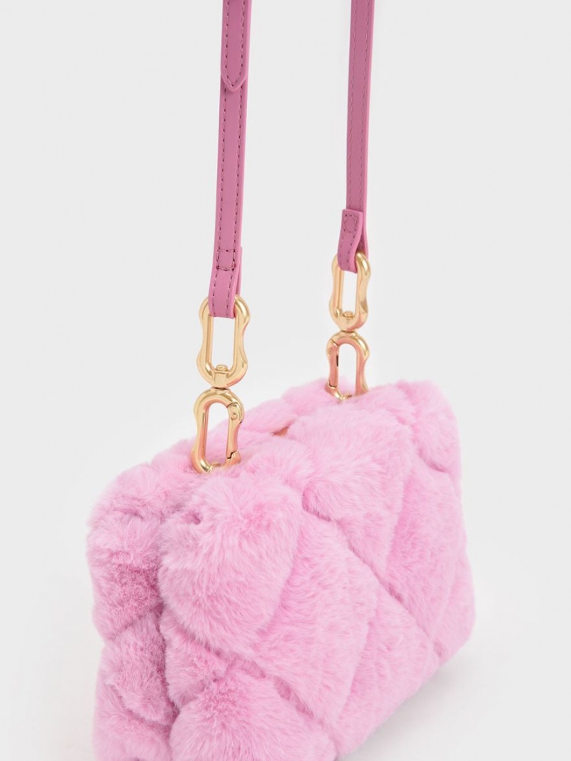 Geanta Crossbody Charles & Keith Gemma Grosolan Chain Handle Furry Matlasat Boxy Roz | 398AIKCPT