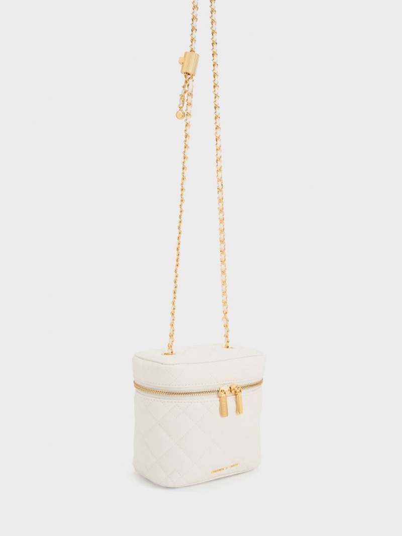 Geanta Crossbody Charles & Keith Nezu Matlasat Boxy Albi | 641ASOETK