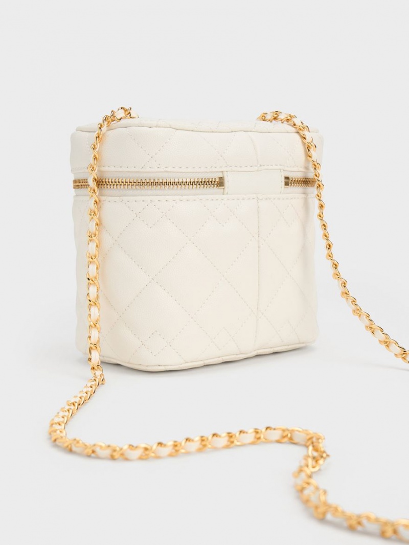 Geanta Crossbody Charles & Keith Nezu Matlasat Boxy Albi | 641ASOETK