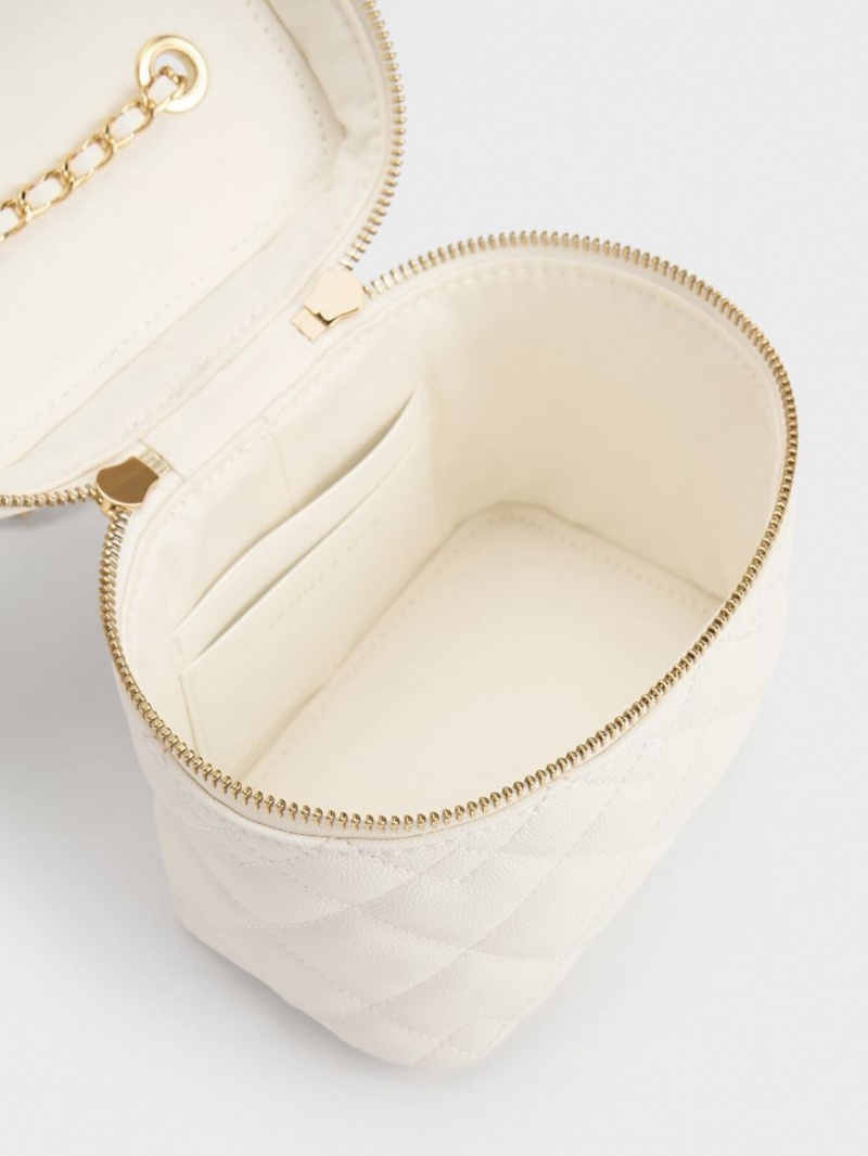 Geanta Crossbody Charles & Keith Nezu Matlasat Boxy Albi | 641ASOETK