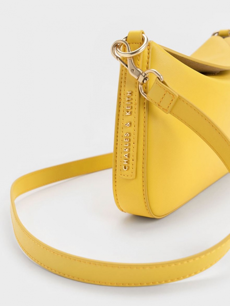 Geanta De Mana Charles & Keith Catena Chain Galbeni | 758QKJRLC