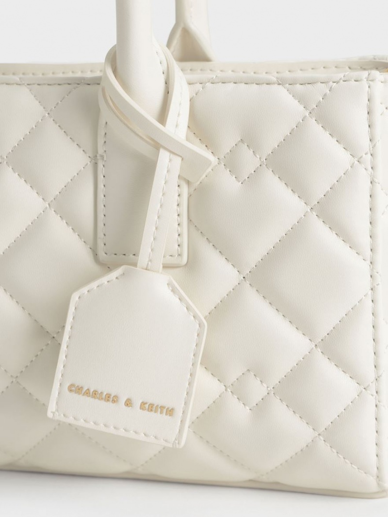 Geanta Tote Charles & Keith Nezu Matlasat Albi | 490BHITPN