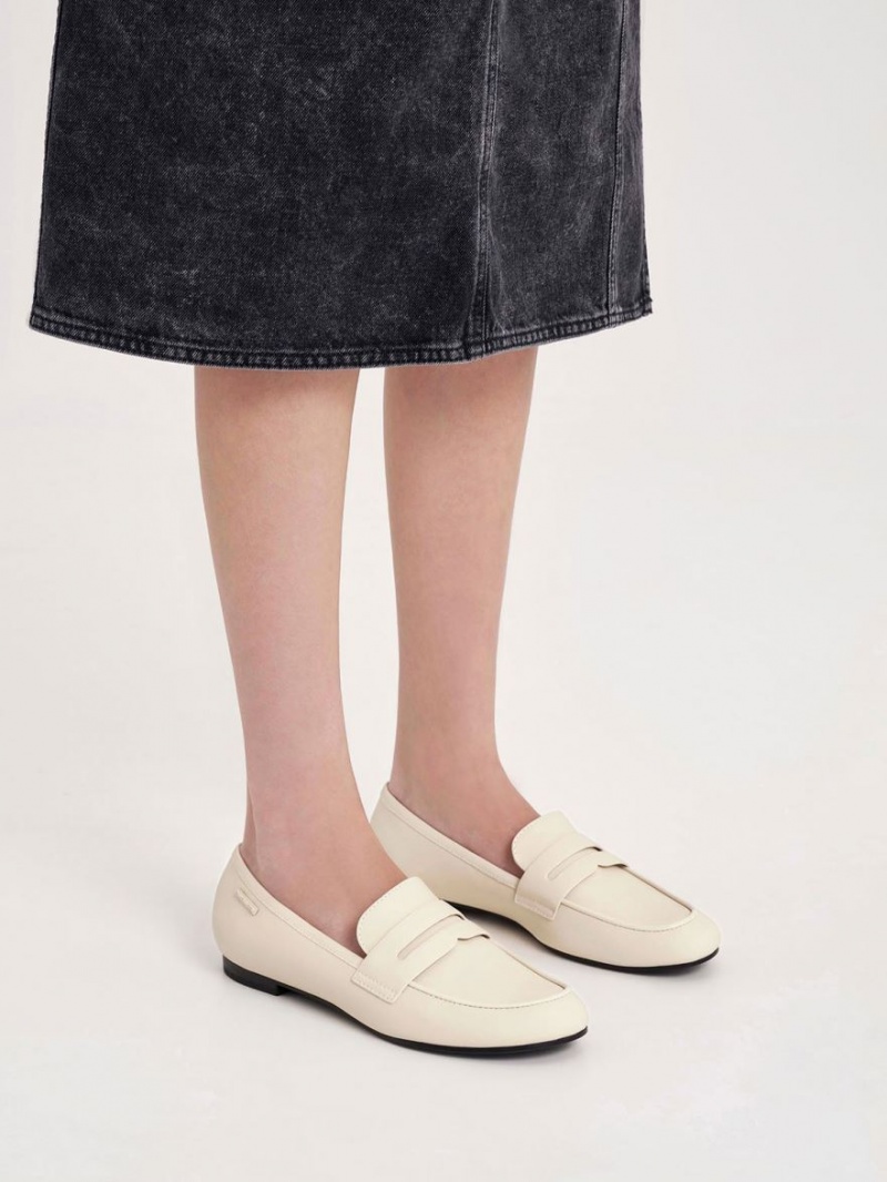 Mocasini Charles & Keith Cut-Out Almond Bombeu Penny Albi | 251SFGNOP