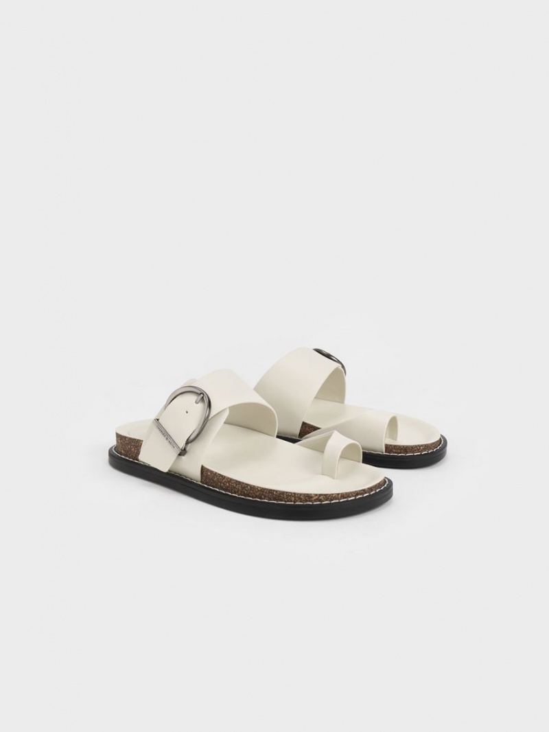 Sandale Plate Charles & Keith Metallic Cu Catarama Bombeu-Ring Albi | 687BPAKLS