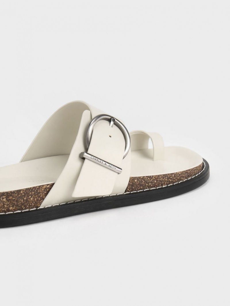 Sandale Plate Charles & Keith Metallic Cu Catarama Bombeu-Ring Albi | 687BPAKLS